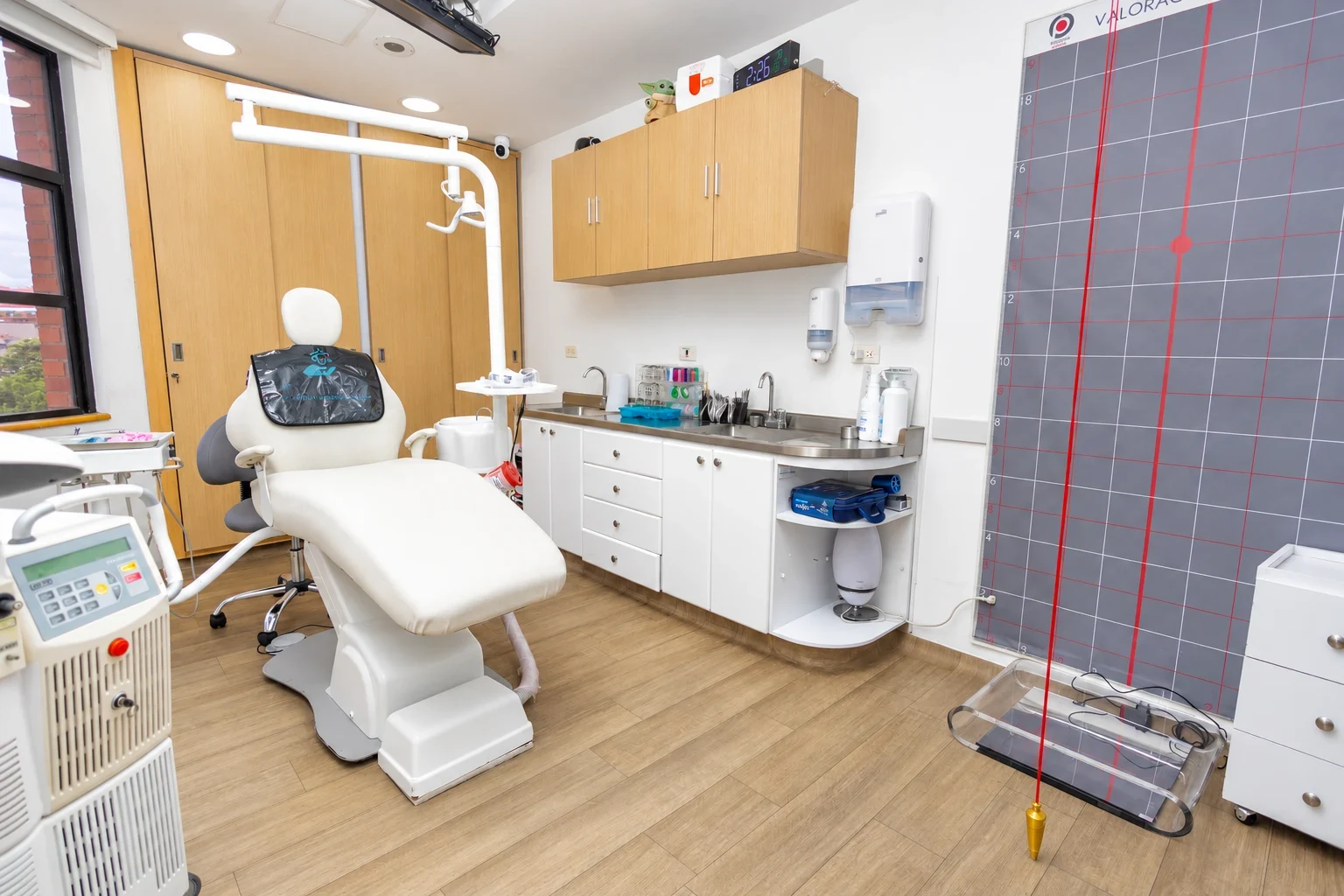 Consultorio odontológico equipado con tecnología láser de última generación